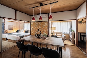 Työpöytä, silitysrauta/-lauta, ilmainen Wi-Fi, vuodevaatteet