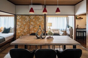 2 habitaciones, escritorio, tabla de planchar con plancha y wifi gratis 