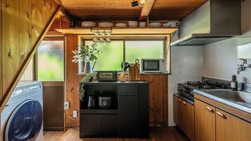 Fridge, microwave, stovetop, cookware/dishes/utensils