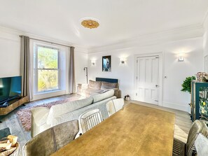 Unclassified image, 4 of 15, button