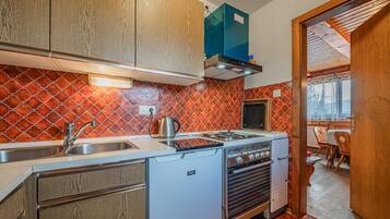 Four, plaque de cuisson, cafetiĂšre/bouilloire, grille-pain