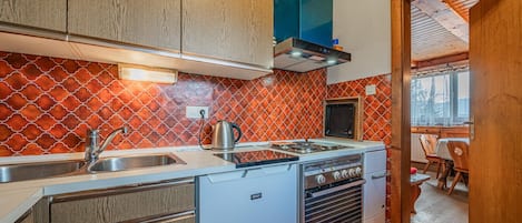 فرن، موقد طهي مسطح، ماكينة لصنع القهوة/الشاي، محمصة خبز