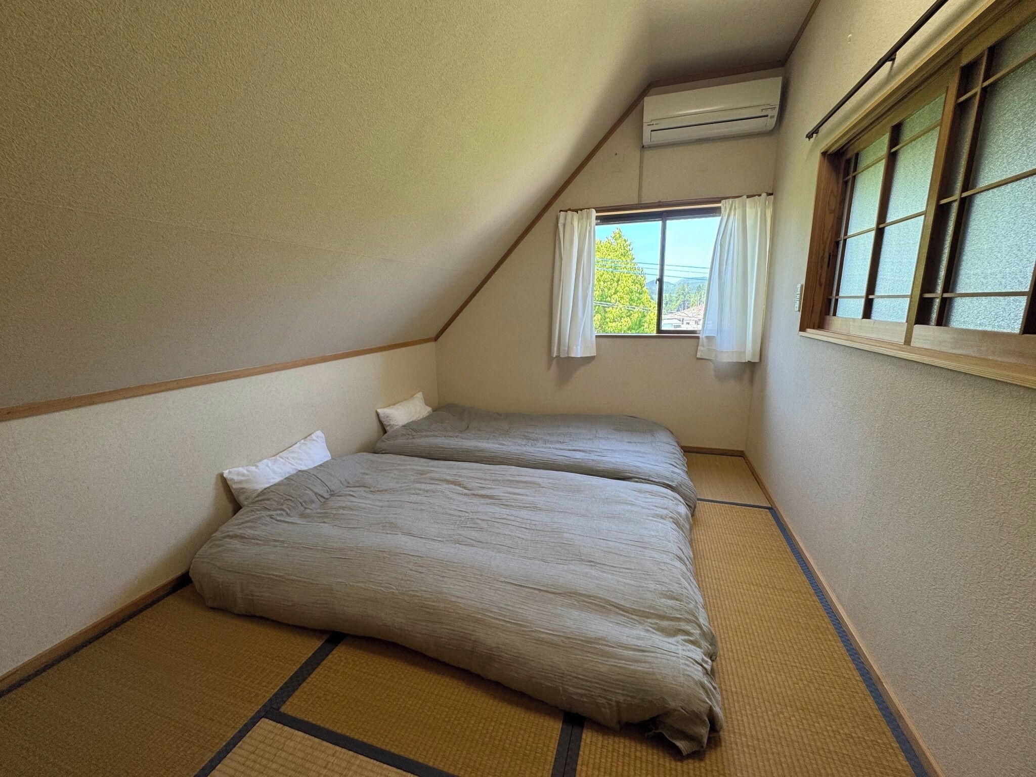 2 室のベッドルーム、WiFi (無料)、ベッドシーツ