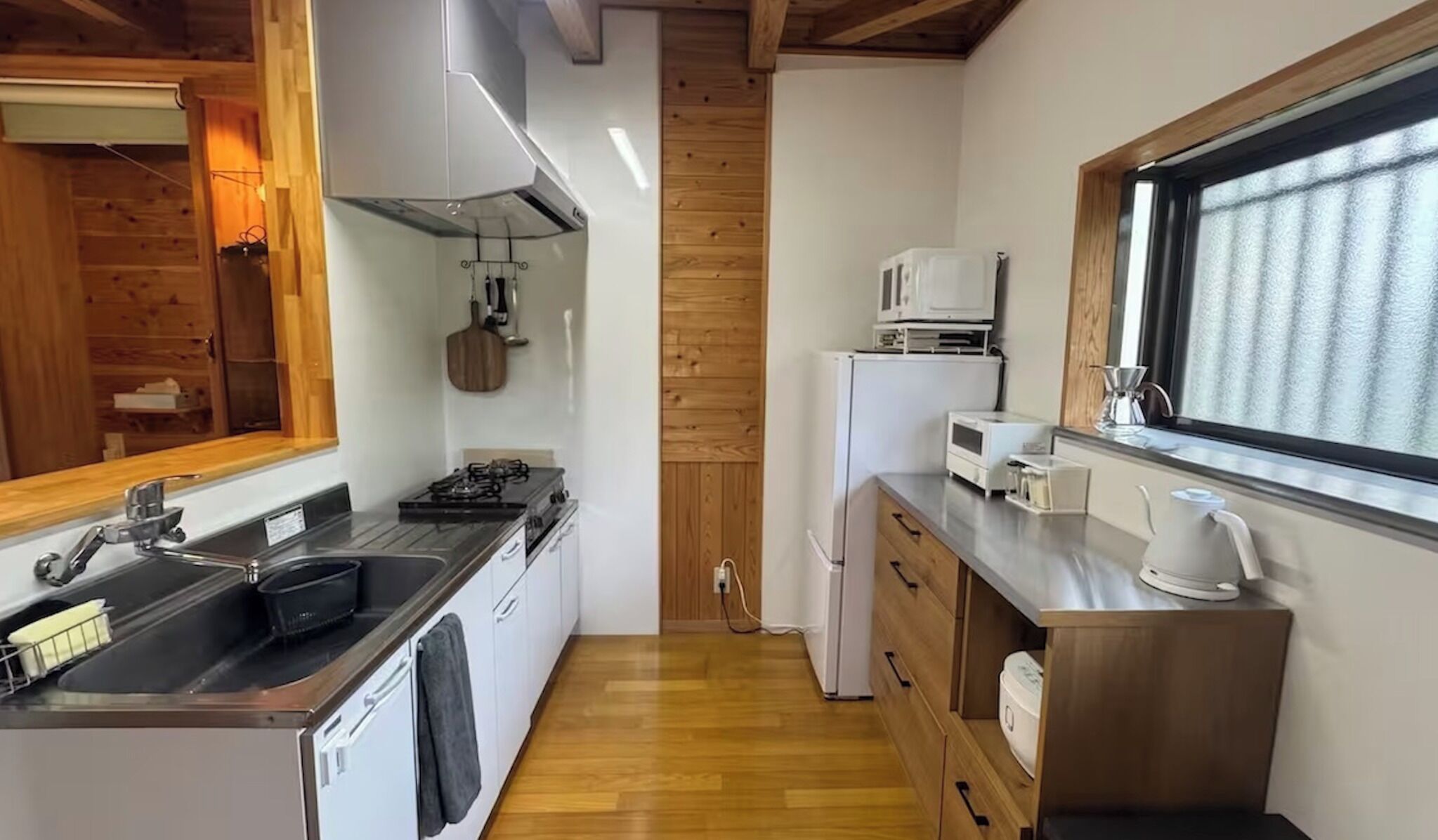 Fridge, microwave, stovetop, cookware/dishes/utensils