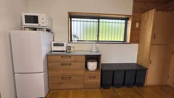 Fridge, microwave, stovetop, cookware/dishes/utensils