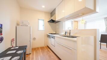 Fridge, microwave, stovetop, cookware/dishes/utensils