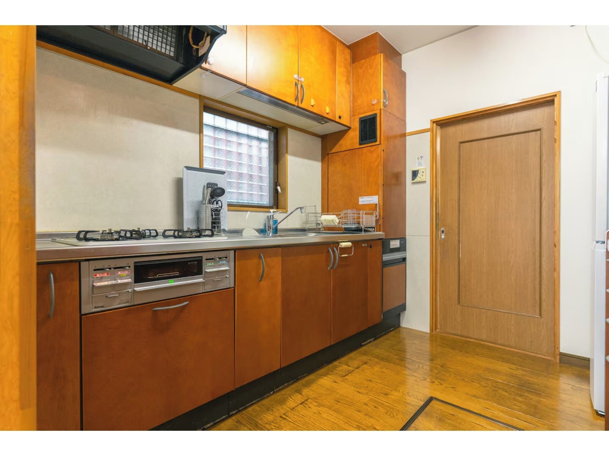 Fridge, microwave, stovetop, cookware/dishes/utensils