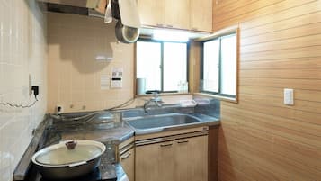 Fridge, microwave, stovetop, cookware/dishes/utensils