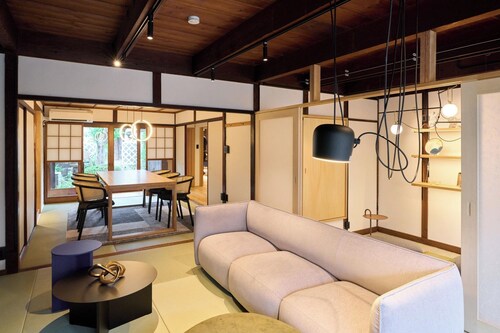 A townhouse inn for rent in Kurashikis scenic are / Kurashiki Okayama