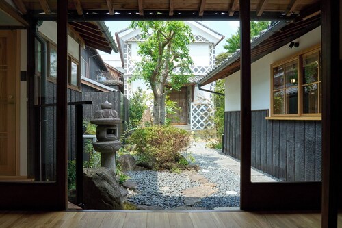 A townhouse inn for rent in Kurashikis scenic are / Kurashiki Okayama