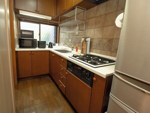 Fridge, microwave, stovetop, cookware/dishes/utensils