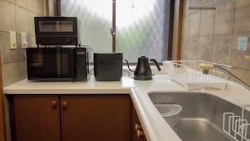 Fridge, microwave, stovetop, cookware/dishes/utensils