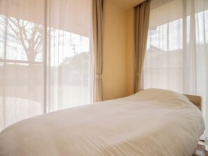 2 bedrooms, desk, iron/ironing board, free WiFi
