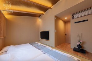 3 bedrooms, desk, iron/ironing board, free WiFi - 6 minutes from Fushimi Inari Taisha Shrine 3LDK  / Kyoto Kyōto (Kyoto)