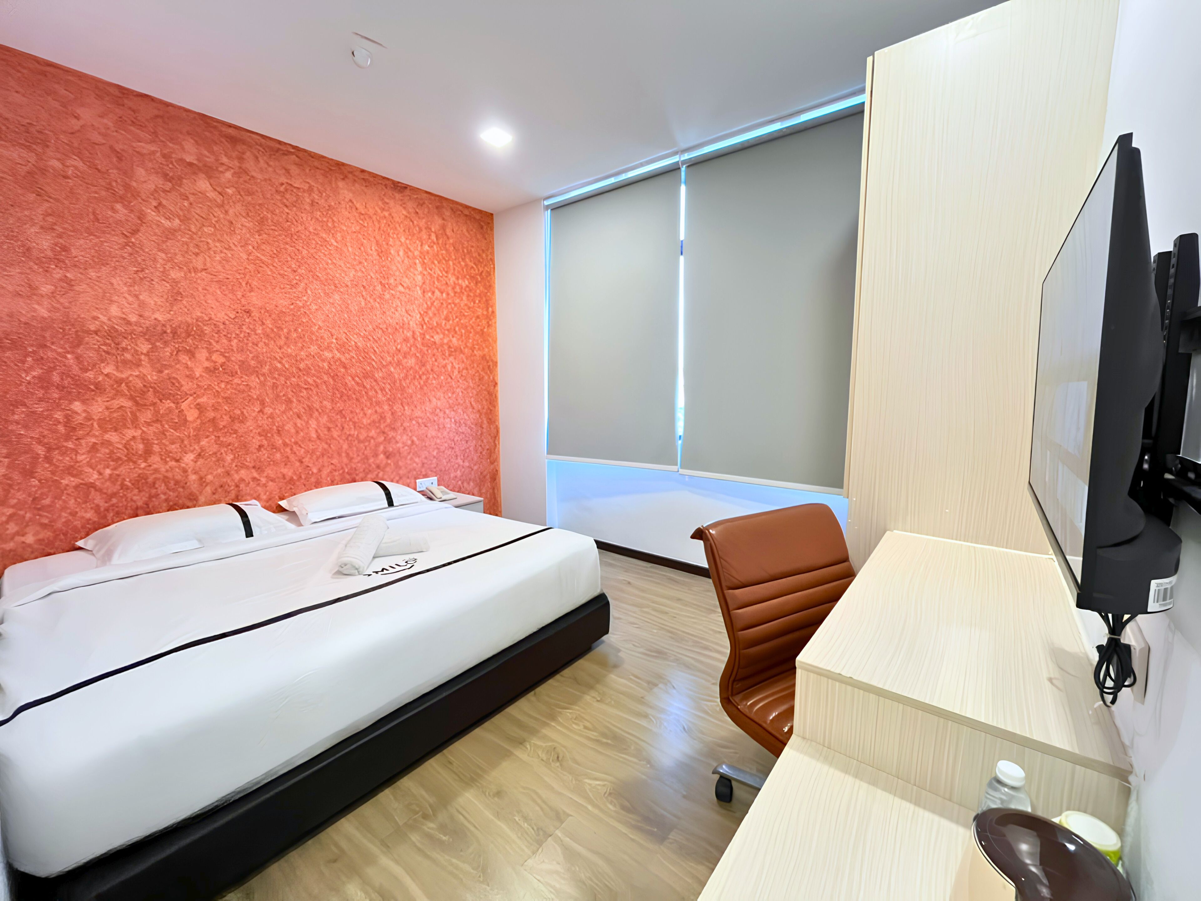 Deluxe Room | Hypo-allergenic bedding, desk, iron/ironing board (on request)