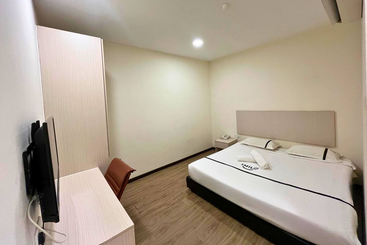 Tweepersoonskamer | Een bureau, een strijkplank/strijkijzer, gratis wifi