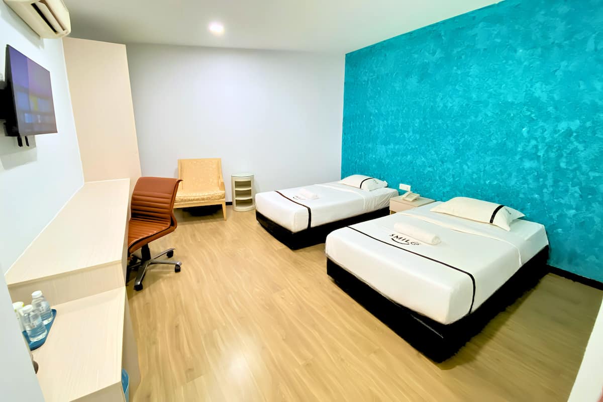 Twin Room | Hypo-allergenic bedding, desk, iron/ironing board (on request)