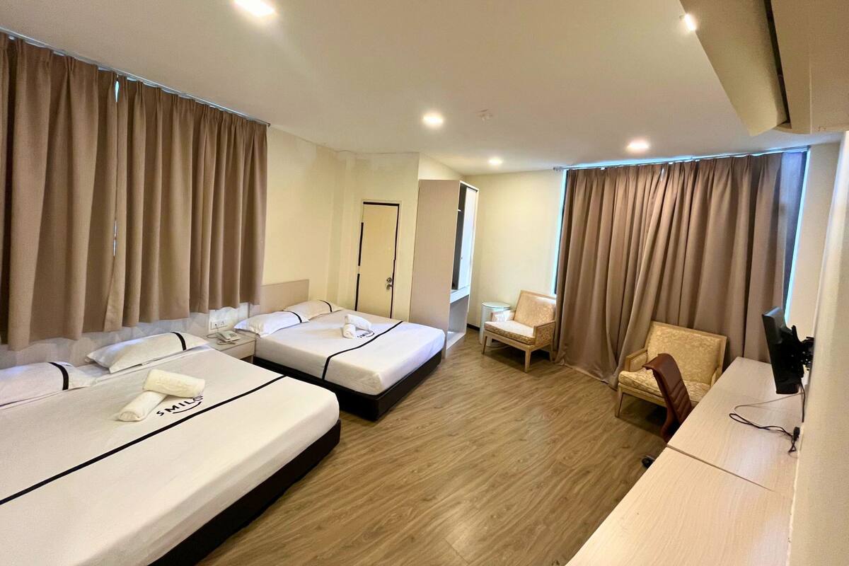 Familiekamer | Een bureau, een strijkplank/strijkijzer, gratis wifi