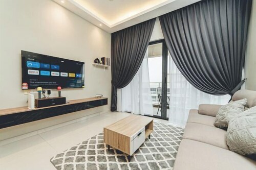 Danga Bay Family CrestJoy 3BR 6pax Balcony