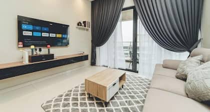 Danga Bay Family CrestJoy 3BR 6pax Balcony