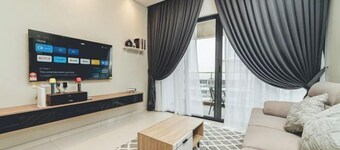 Danga Bay Family CrestJoy 3BR 6pax Balcony