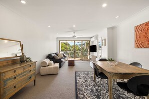 Deluxe Apartment, Balcony | Dining room