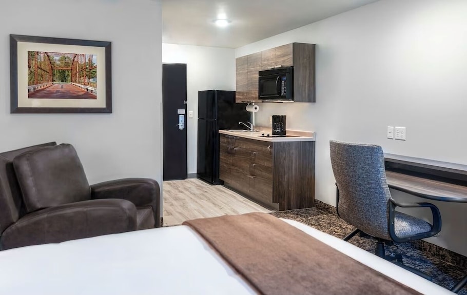 Pet-friendly Room W/ Modern Kitchenette Perfect For Your Marion Getaway - Marion, OH