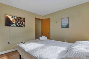 5 habitaciones, escritorio, tabla de planchar con plancha y wifi 