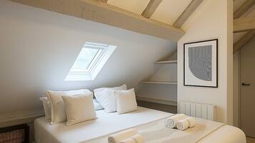 1 bedroom, iron/ironing board, travel crib, WiFi