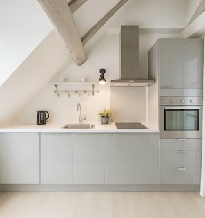 Fridge, microwave, stovetop, coffee/tea maker