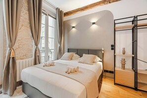 Iron/ironing board, travel cot, bed sheets