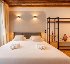 Iron/ironing board, travel cot, WiFi, bed sheets - Marais stylish & central studio (Paris)