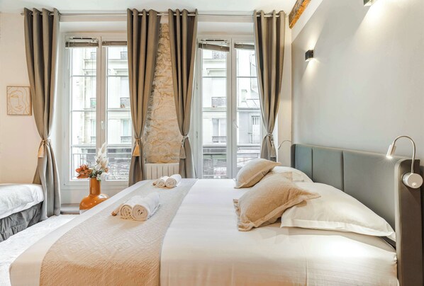 Iron/ironing board, travel cot, WiFi, bed sheets