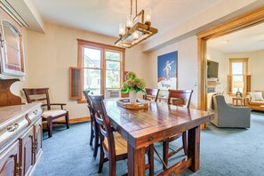 Dining - Steps to Dtwn & River! Boyne City Family Retreat (Boyne City)
