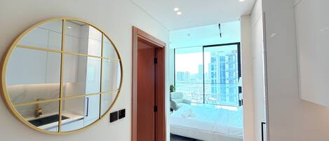 Bureau, espace de travail pour ordinateur portable, Wi-Fi gratuit