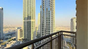 Bureau, espace de travail pour ordinateur portable, Wi-Fi gratuit