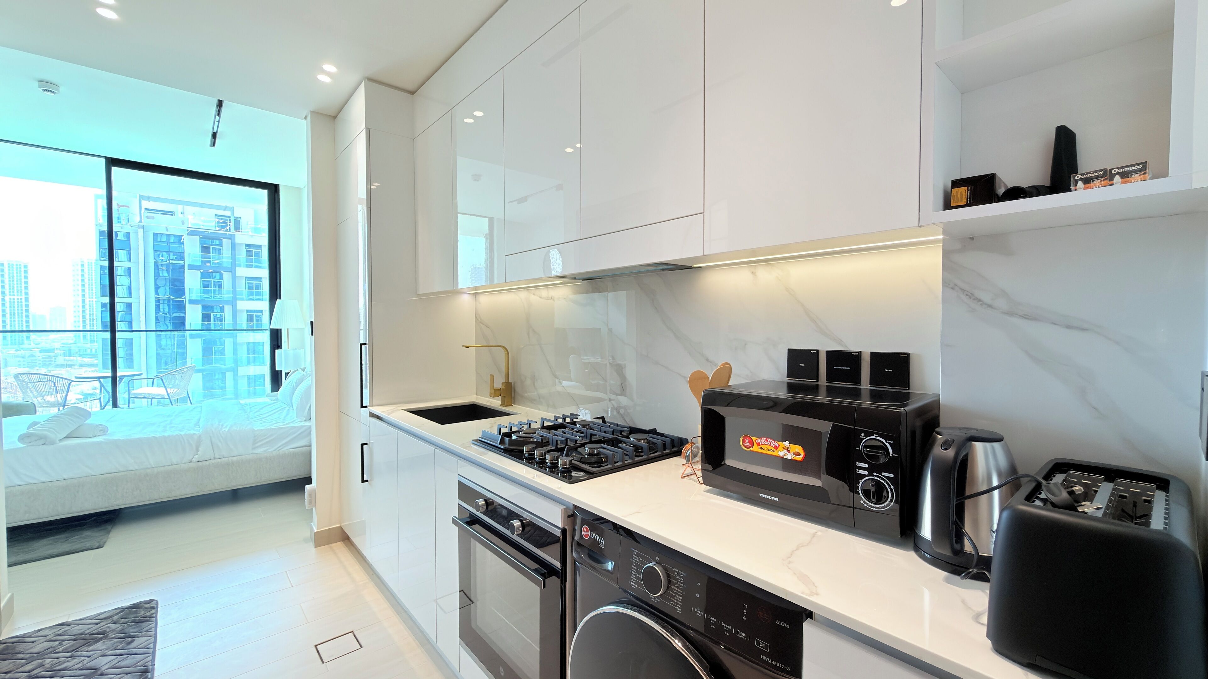 Työpöytä, kannettavalle tietokoneelle sopiva työtila, ilmainen Wi-Fi