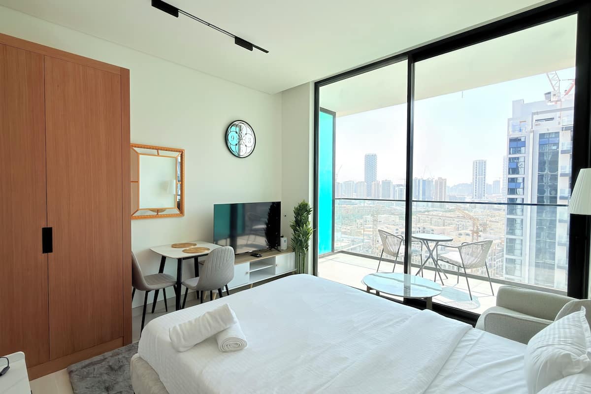 Desk, laptop workspace, free WiFi, bed sheets