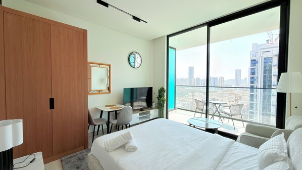 Bureau, espace de travail pour ordinateur portable, Wi-Fi gratuit