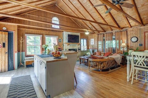 Lakefront Cabin Near Solomons Island w/ Hot Tub