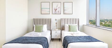 2 bedrooms, desk, iron/ironing board, WiFi