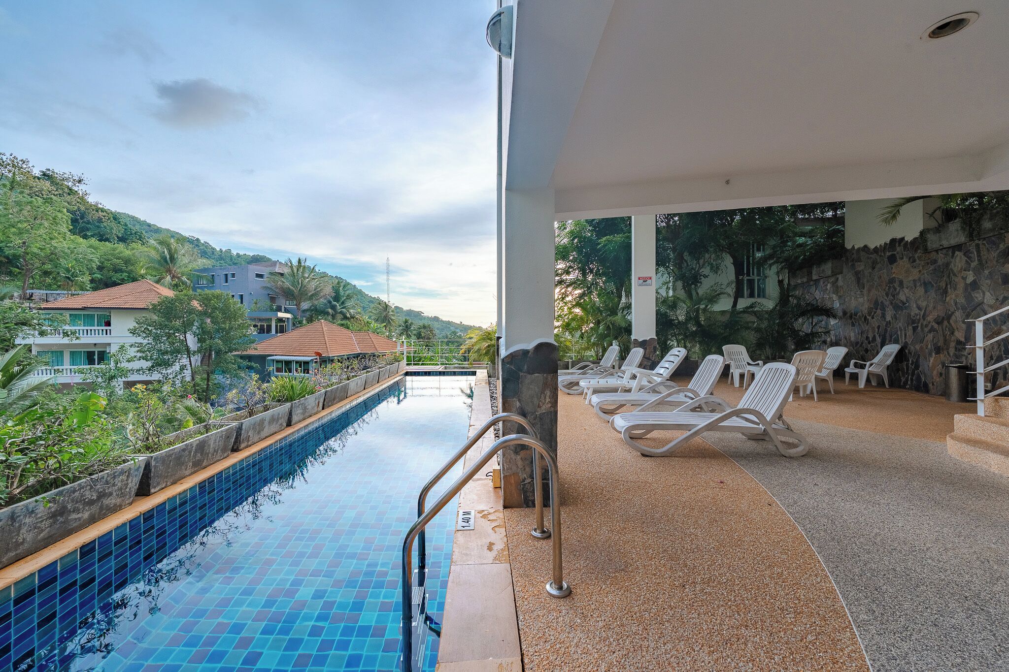 สระว่ายน้ำกลางแจ้ง