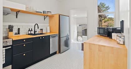 The Sunny 2 Suites 10 Pax Pet Friendly Stay!