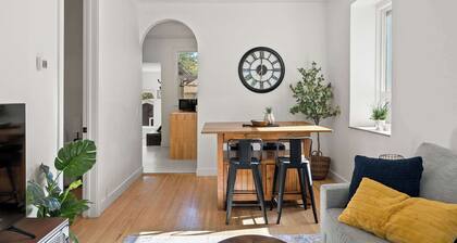 The Lokal | 2 Kings + Queen Suite in Sunnyside YYC