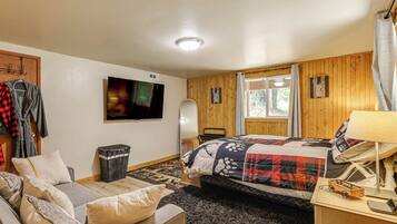 2 bedrooms, iron/ironing board, internet, bed sheets