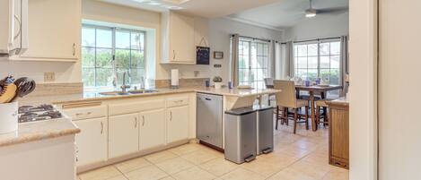 Fridge, microwave, stovetop, dishwasher