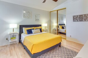 3 bedrooms, desk, iron/ironing board, internet