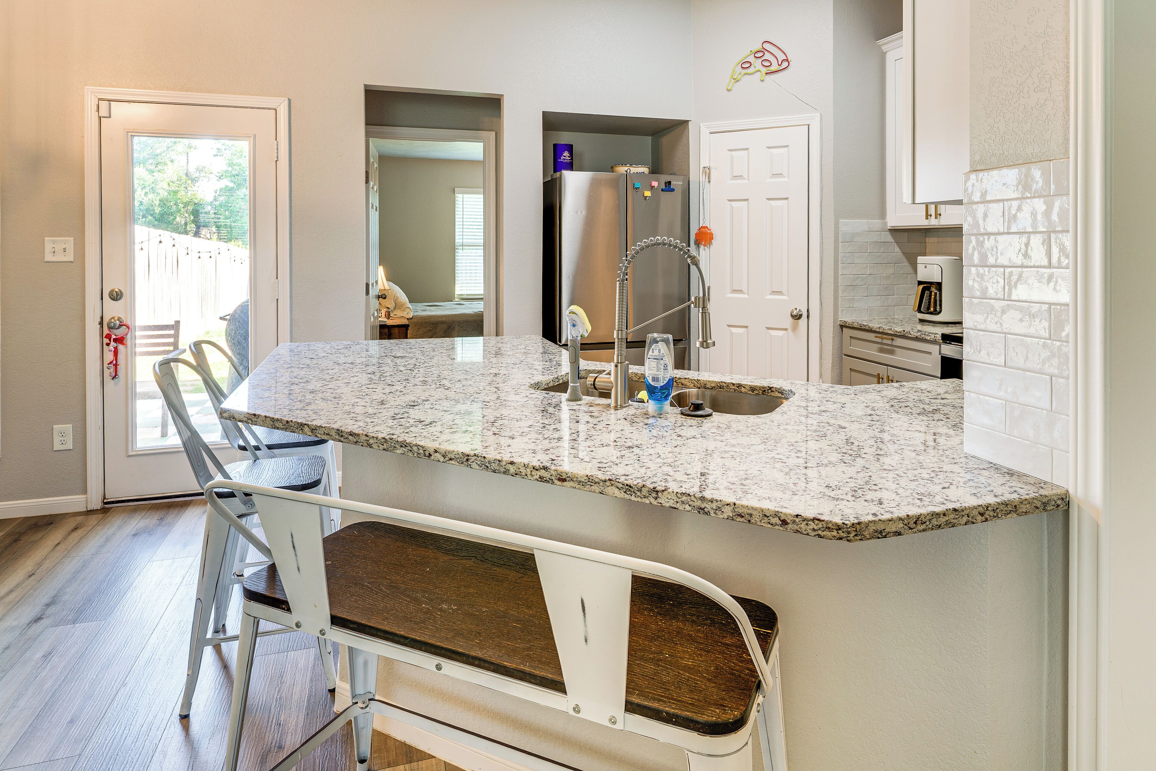 Fridge, microwave, stovetop, dishwasher