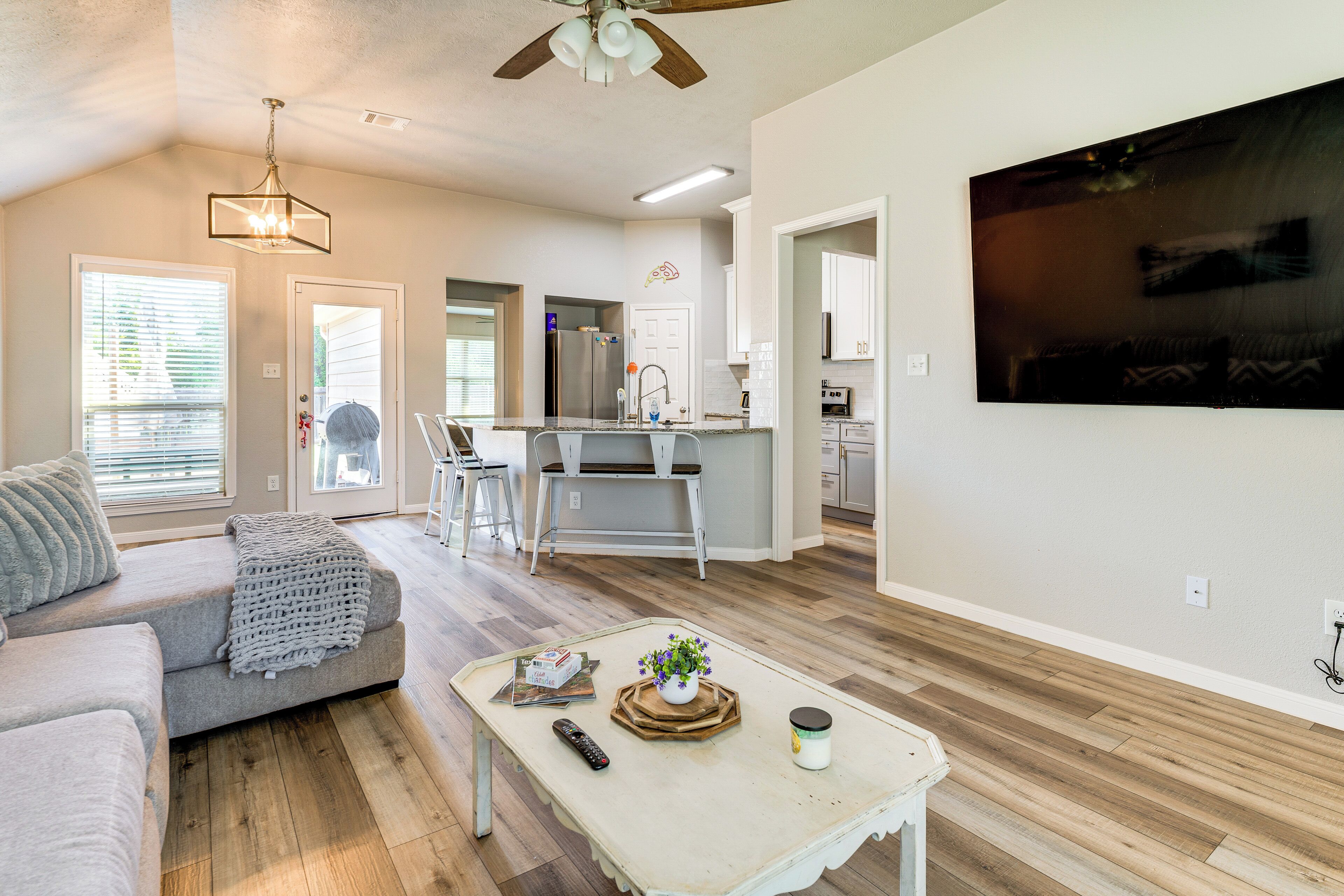 Bryan Vacation Rental | 2BR | 2BA | 1,100 Sq Ft | 1 Step Required