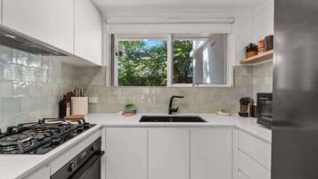 Fridge, microwave, oven, stovetop